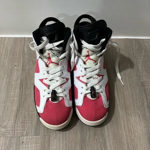 Jordan retro 6 coral size 5.5y